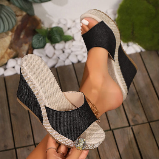 Women's raffia wedge slides