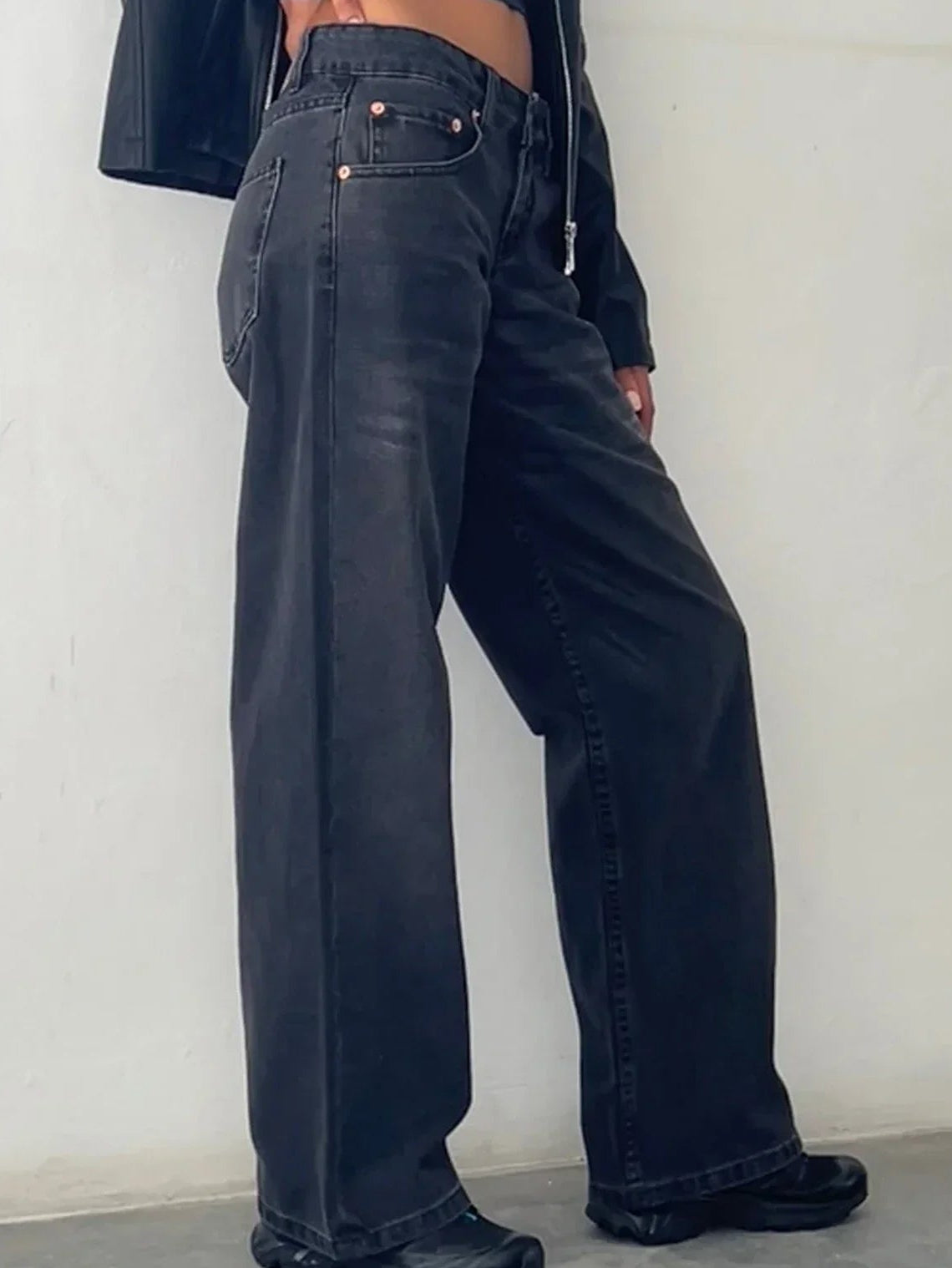 Woman wearing Daphne vintage baggy wide leg jeans