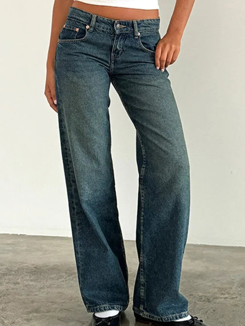 Woman wearing Daphne vintage baggy wide leg jeans