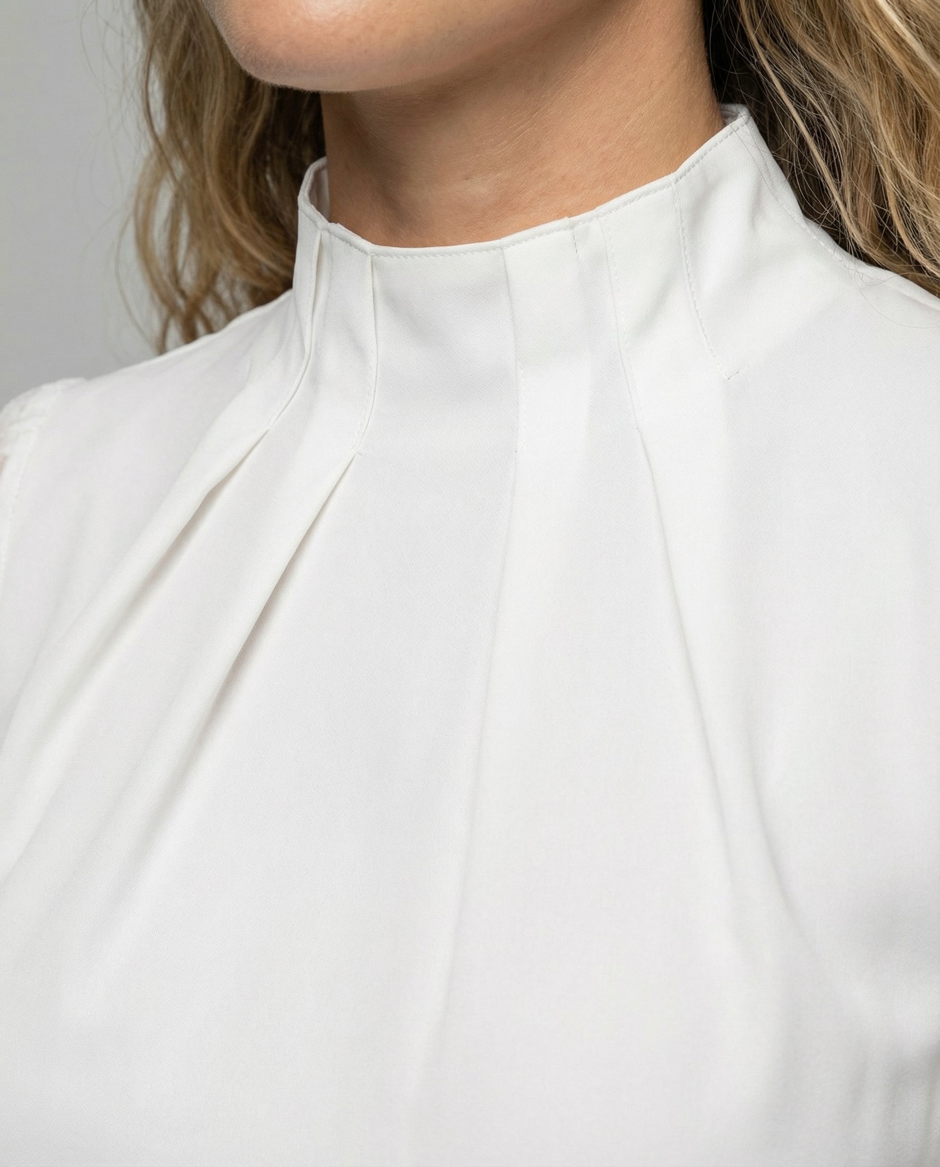 Woman wearing an elegant long sleeve round neck top