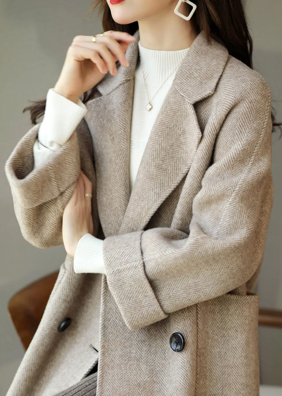 Oversized Trench Coat for women, detail view.