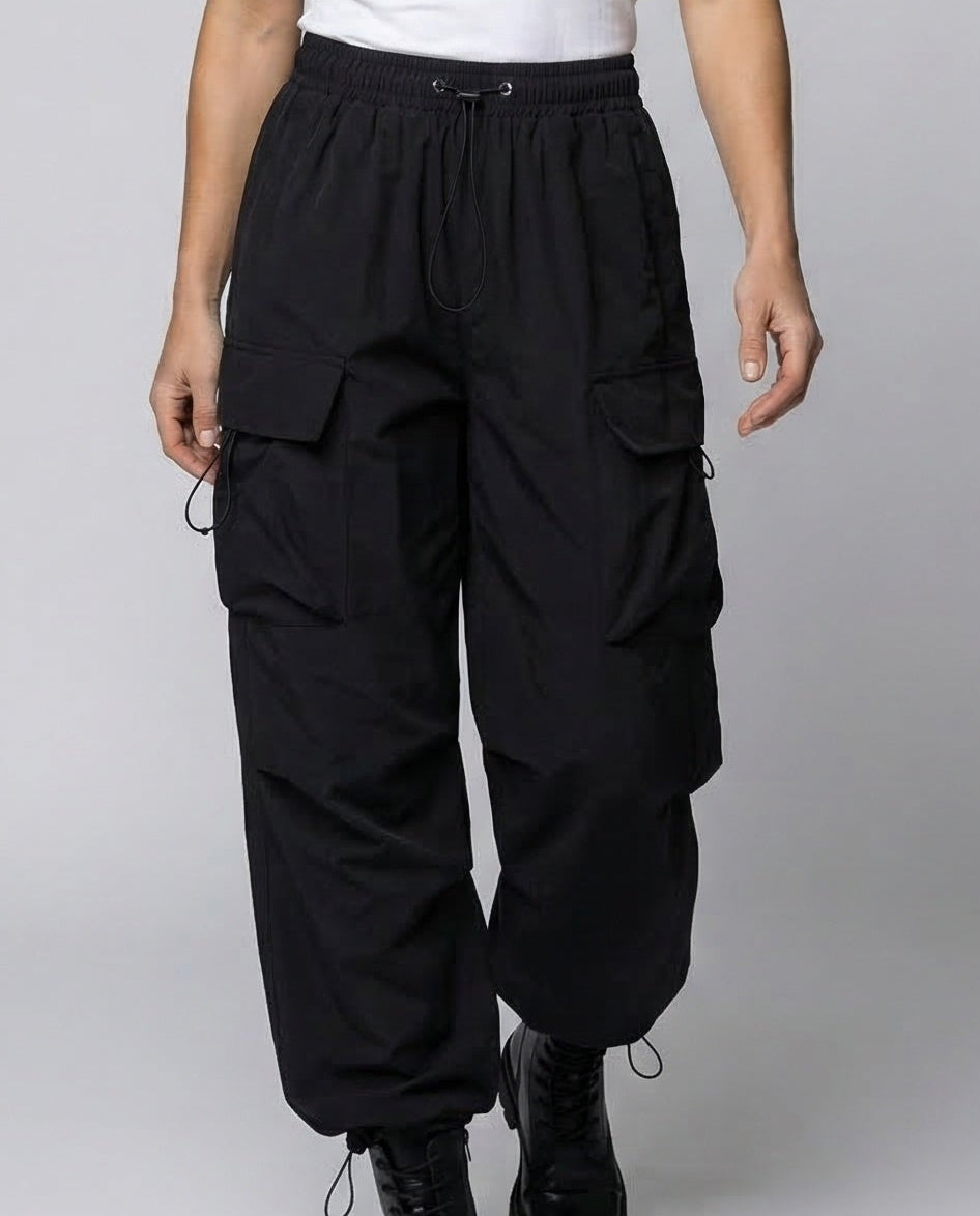 Oversized Cargo Pants for women, detail view.