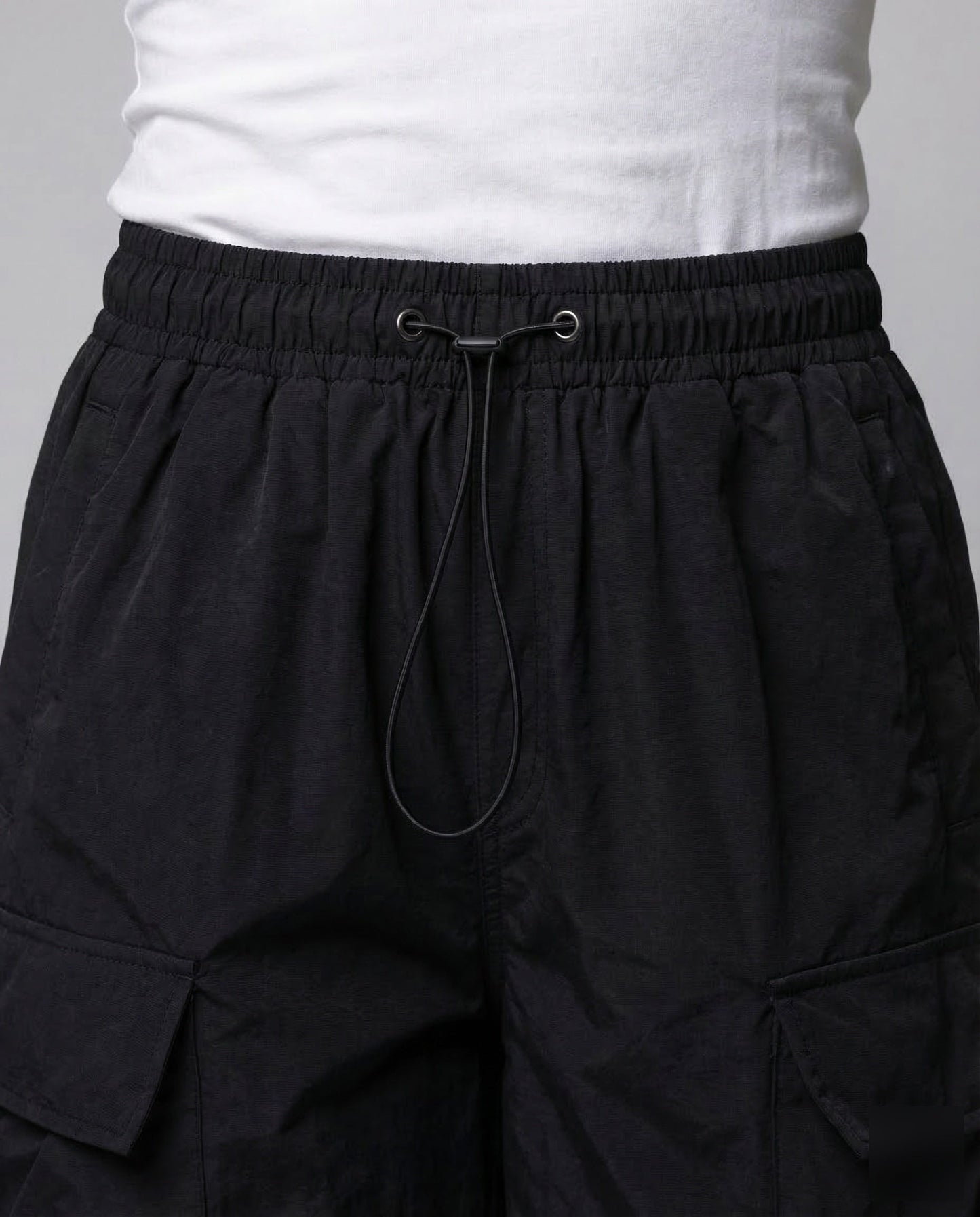 Oversized Cargo Pants for women, detail view.