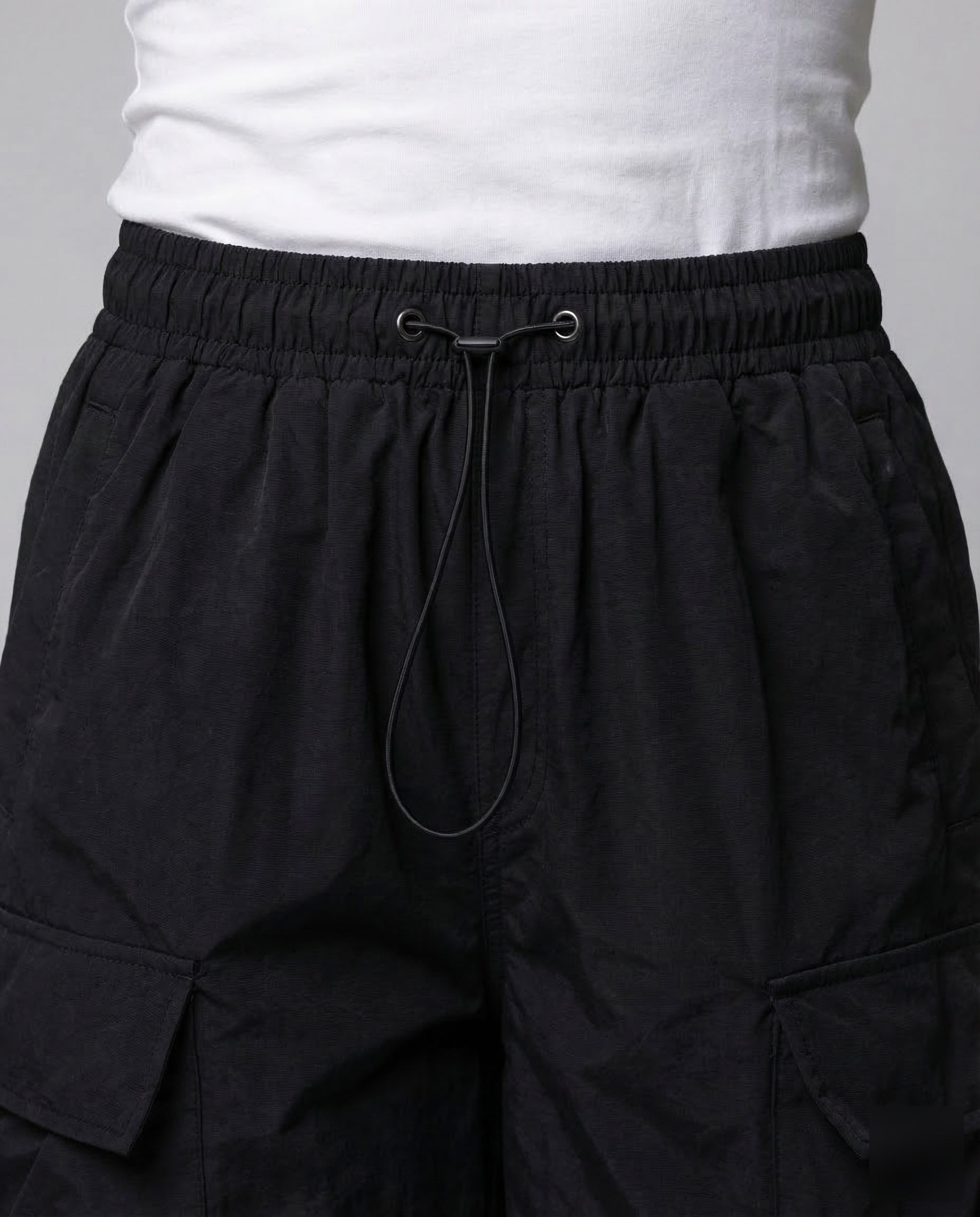 Oversized Cargo Pants for women, detail view.