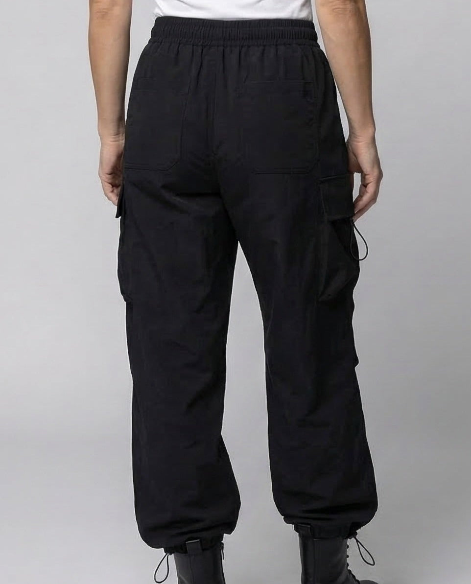 Oversized Cargo Pants for women, detail view.