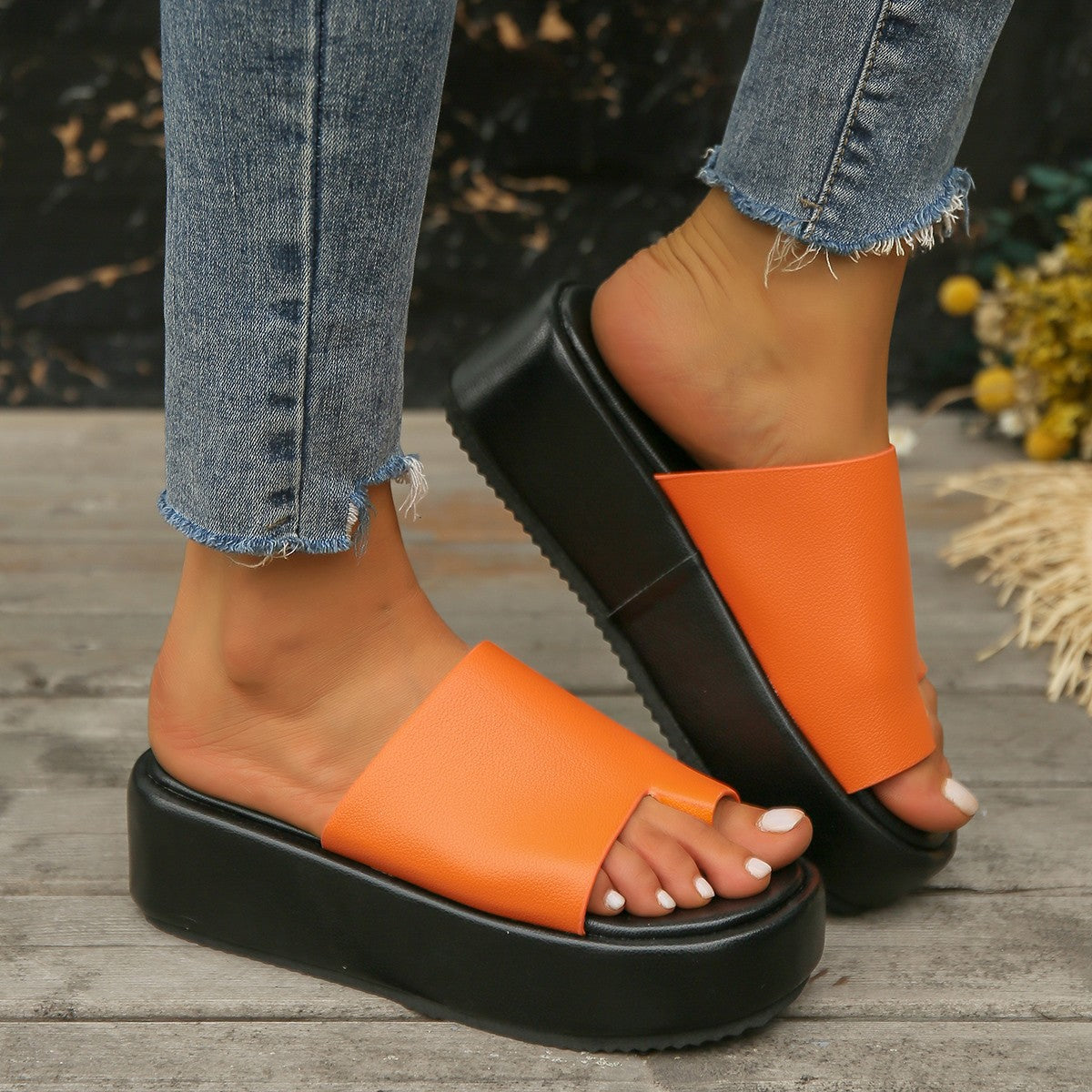 Women's cutout platform slide sandals