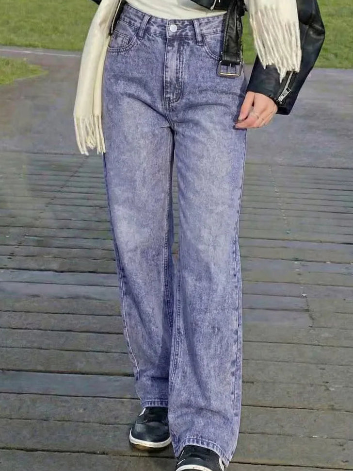 Woman wearing Liana relaxed mid rise straight leg jeans