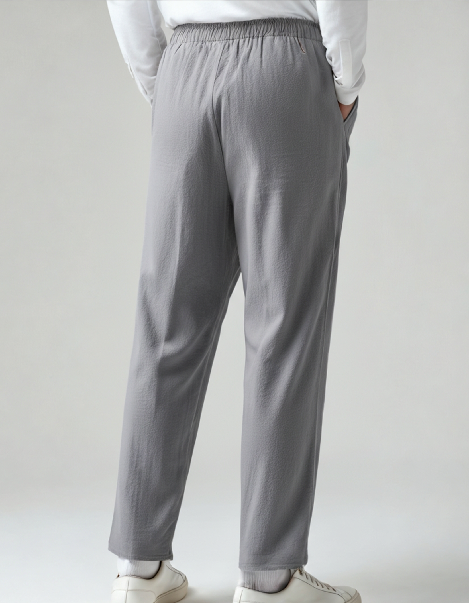 Woman wearing high waist linen pants