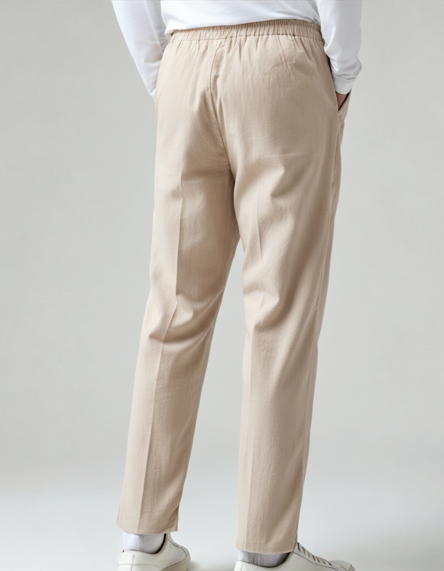 Woman wearing high waist linen pants
