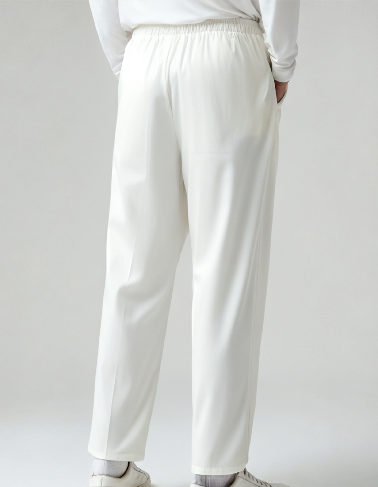 Woman wearing high waist linen pants