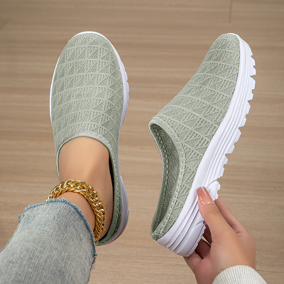 Diamond mesh slides