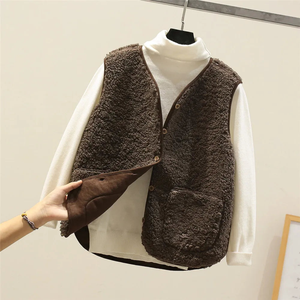 Fleece Vest for women, detail view.
