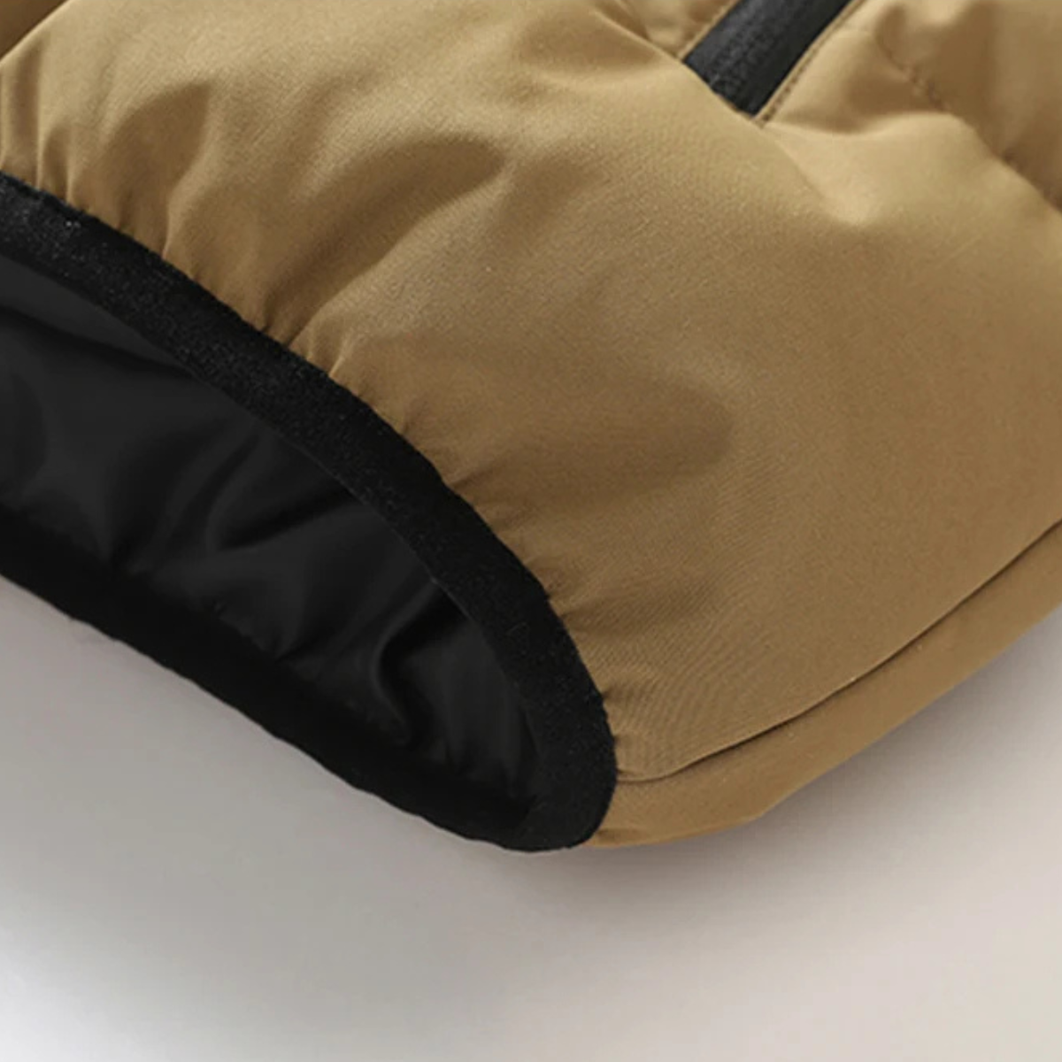 Hooded Puffer Vest for men, detail view.